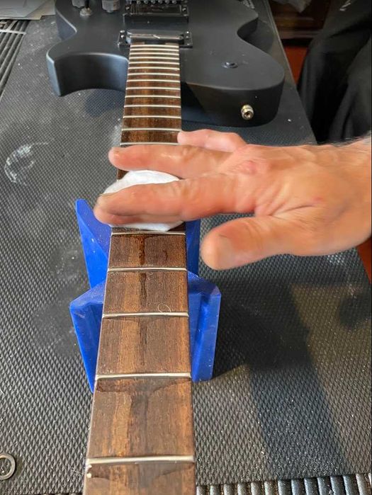 Dualibi Luthieria | Luthier Daniel - Setup, Manutenção, Pintura e Construção