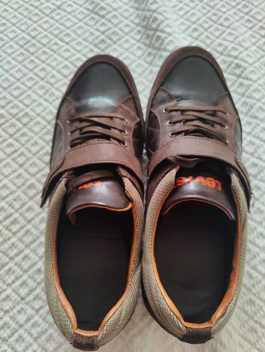 Sapatilhas Levis tam. 42 em excelente estado