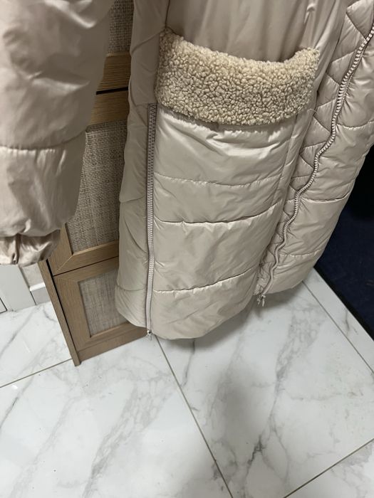 Зимова куртка з капішоном. Колір - беж. Розмір 50