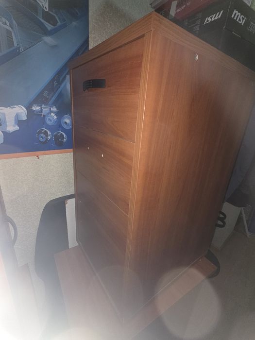 Продам тумбочки офісні
