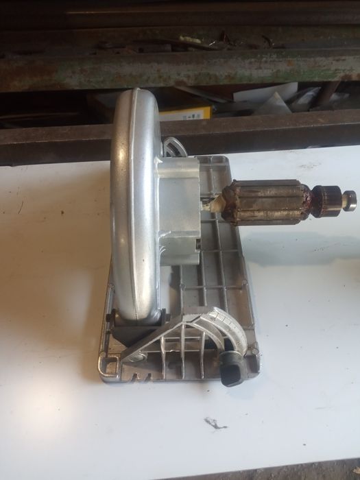 Корпус и механика дисковой пилы