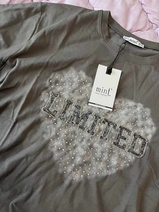 Жіноча футболка