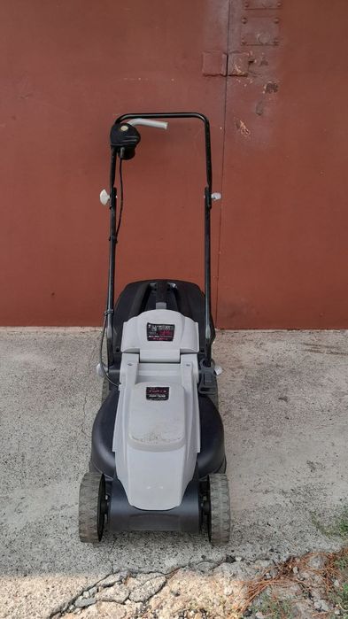 Продам  газонокосарку бу