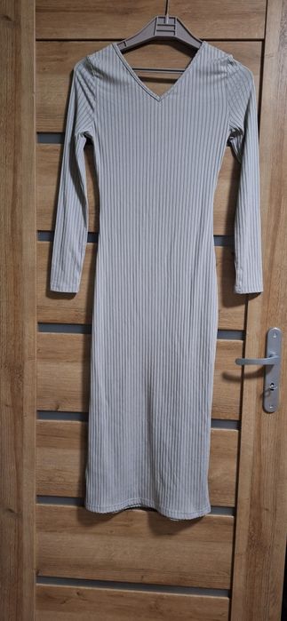 Długa szara sukienka