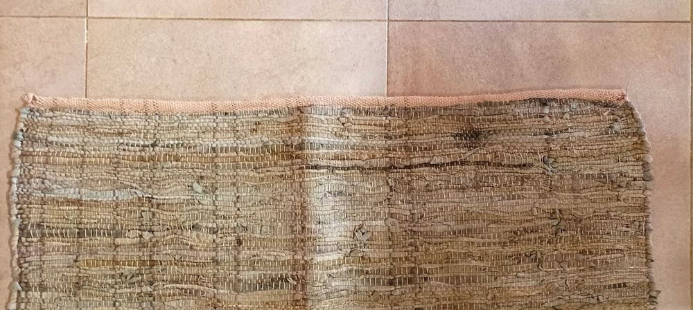 Tapete castanho em pele/ algodão da Área