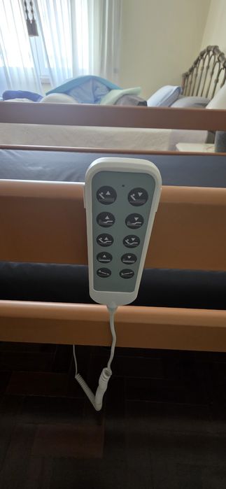 Cama geriatrica articulada