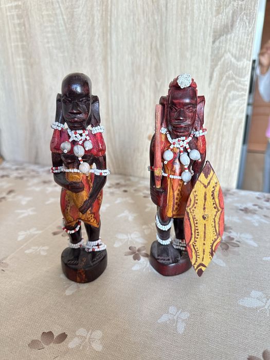 Две фигурки Массаи дерево.