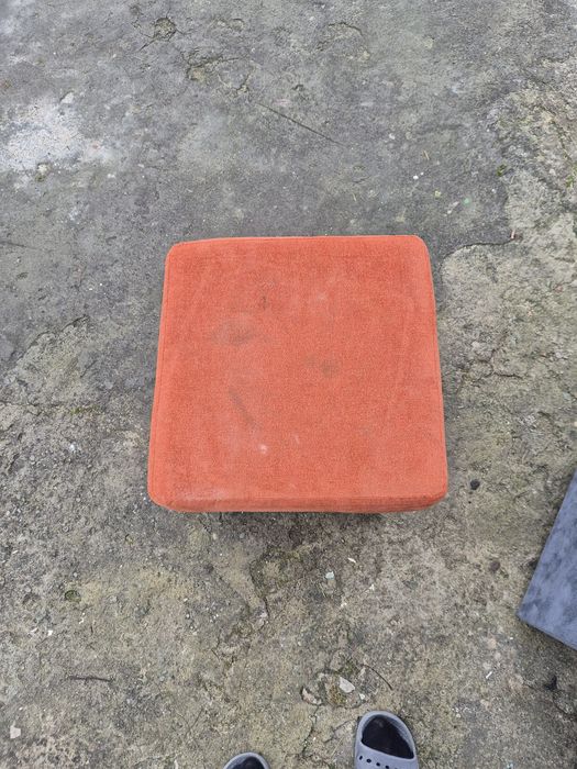 Sprzedam  pufy  sztuka 2 stan bdb