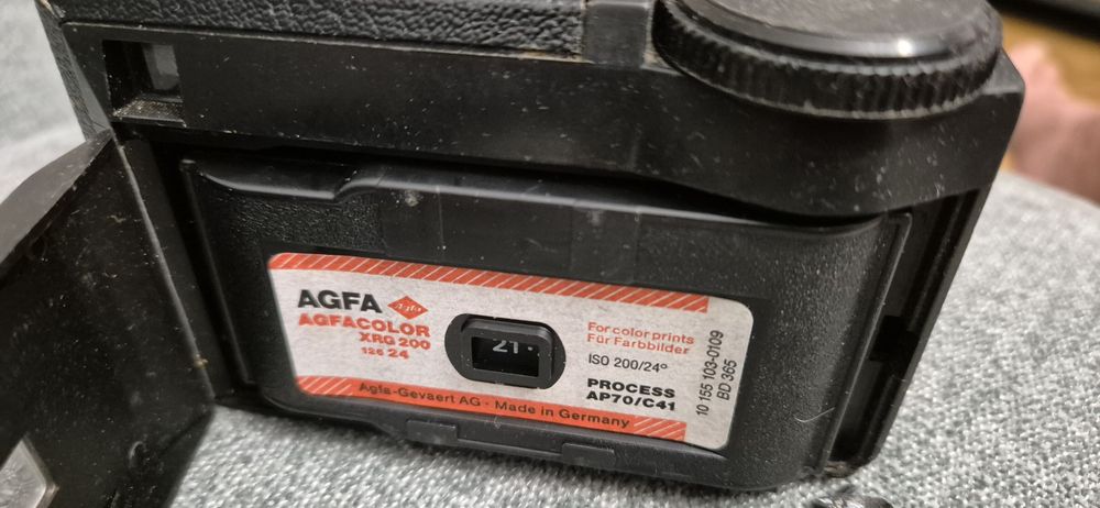 Maquina fotografica com rolo kodak