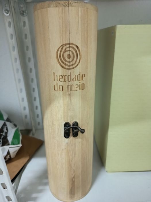 Caixa em madeira para garrafa