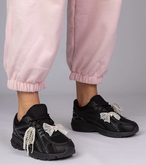 Czarne sneakersy z odpinanymi ozdobami Lekrus