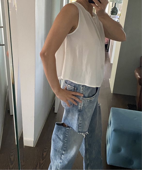 Top branco tamanho M ligeiramente cropped