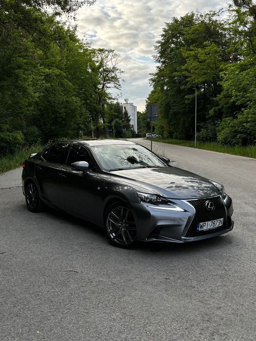 Lexus IS