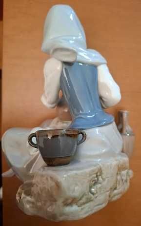Menina dos Cântaros, em porcelana de LLADRÓ