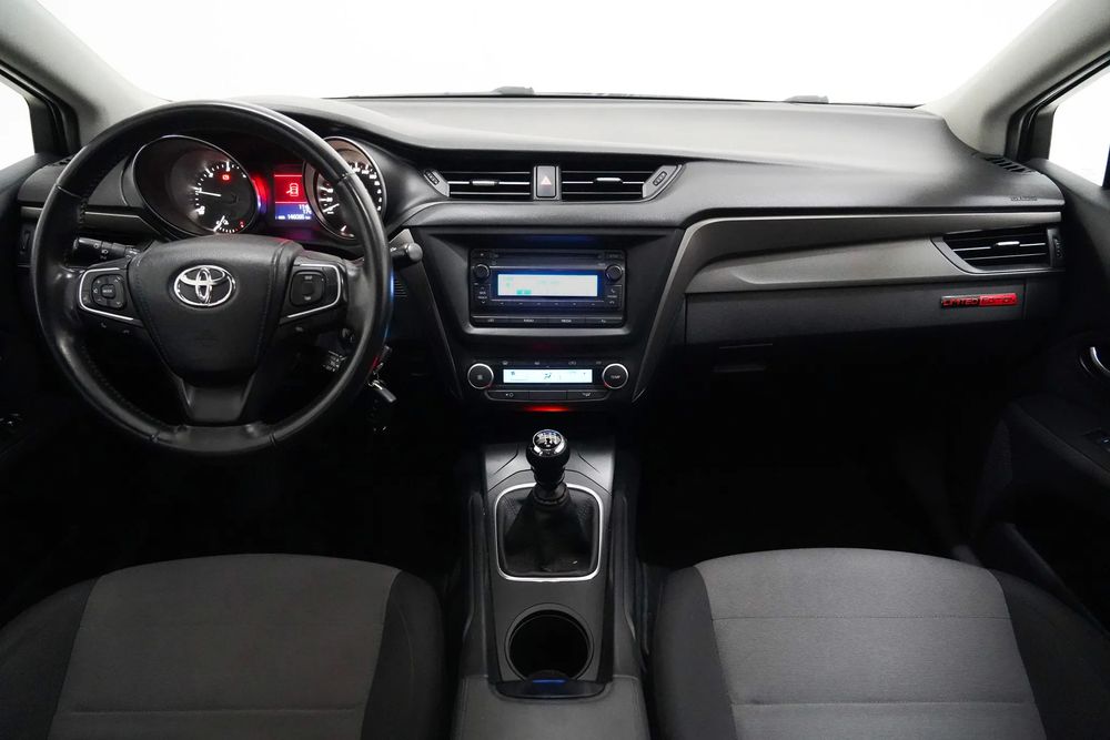 Toyota Avensis — fotografia 5