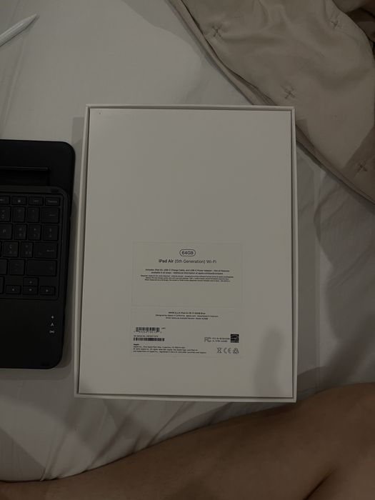 iPad Air 5.ª geração -64GB, Wi-Fi, chip M1, azul  Já com teclado inteligente
