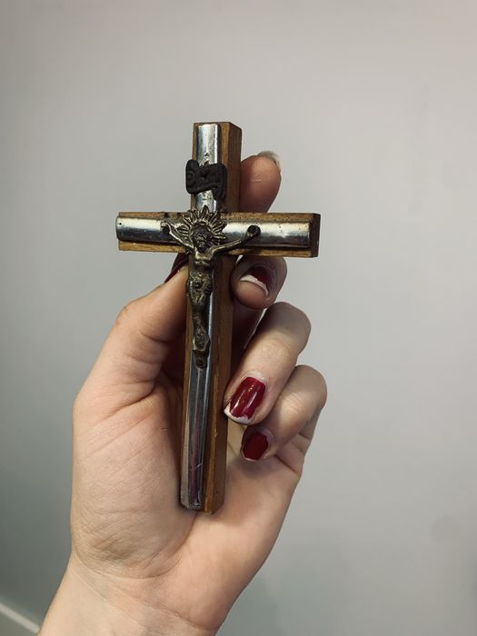 Piękny krzyż krzyżyk krucyfiks religijny