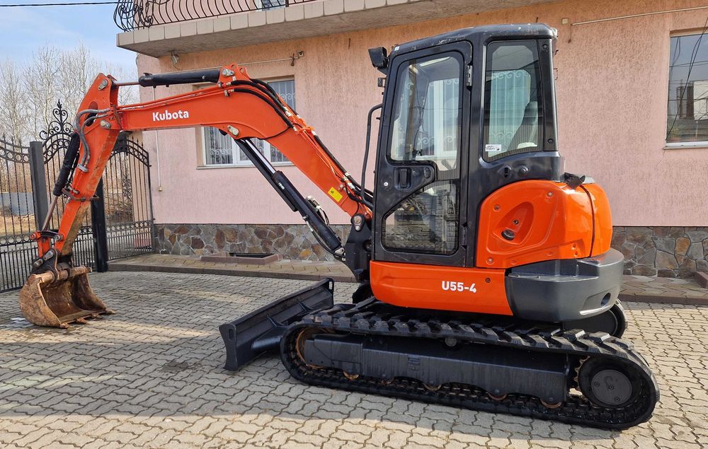 Міні-екскаватор. Послуги міні-екскаватора Мінік