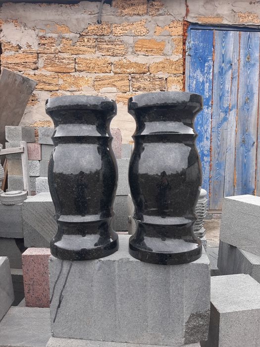 Вази гранітні кути лампадкі балясіни шари від виробника з камня