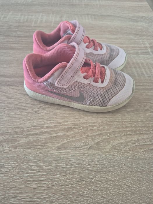 Buty dziewczęce nike r.23,5