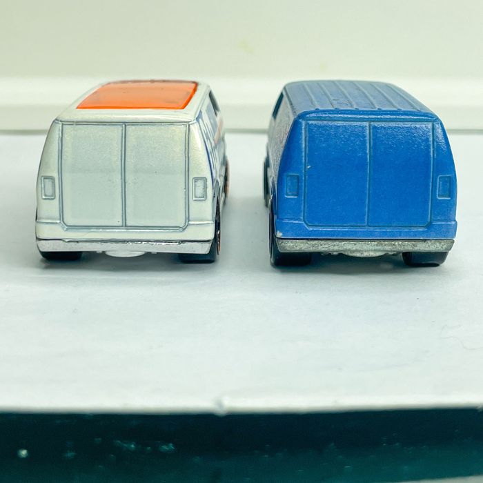 HotWheels ‘77 Dodge Van Custom Lote de 2 com rara Color Shifter