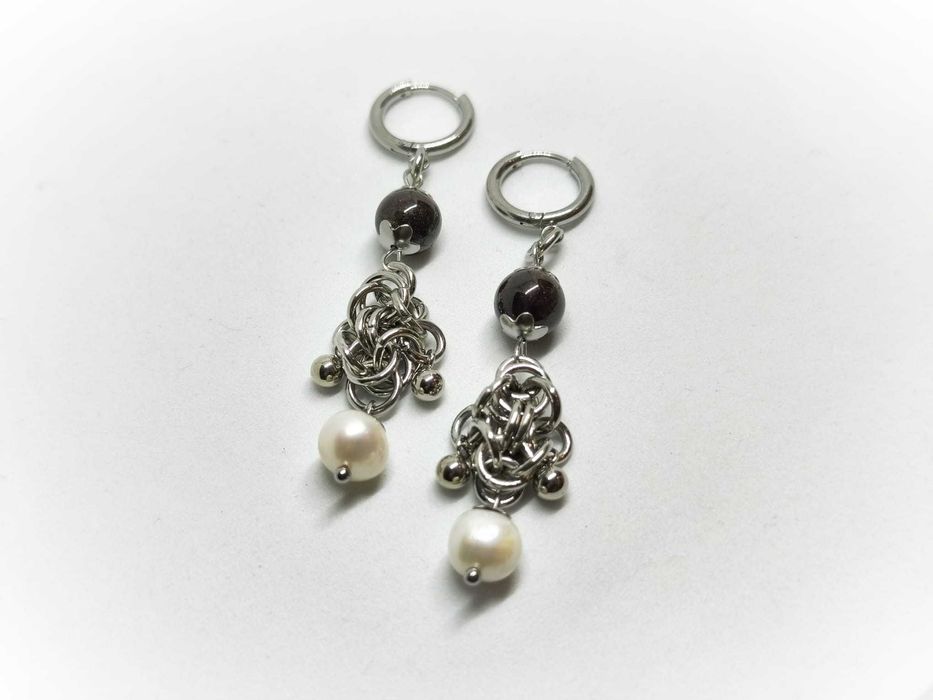 Kolczyki chainmaille granat perłyi stal chirurgiczna gothic witchy