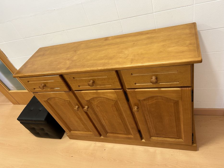 Sapateira em Madeira