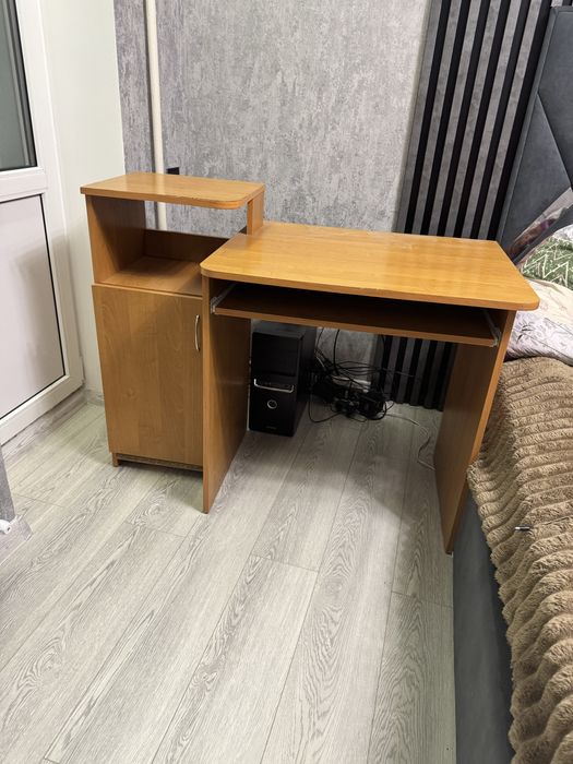 Компʼютерний стіл