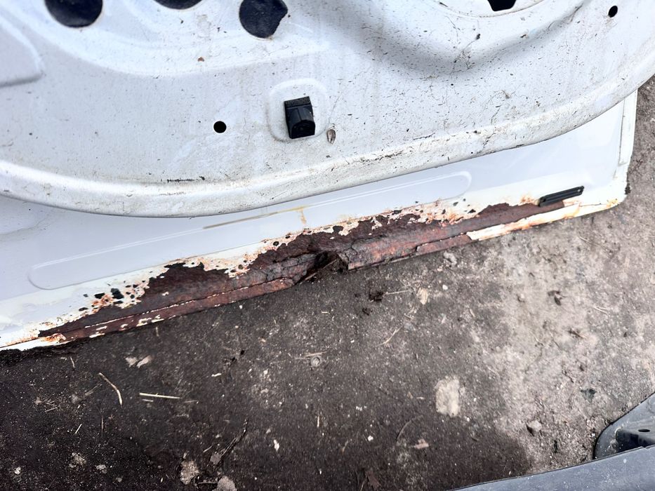Двері Ford Escape mk3 зад праві