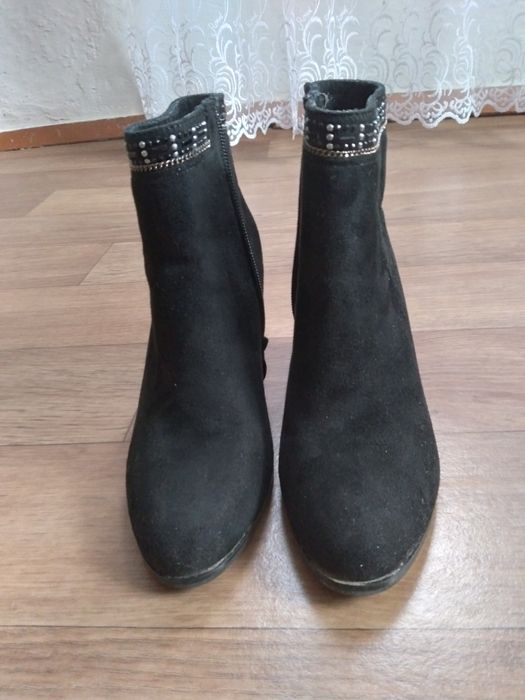 Продам сапожки осінь весна