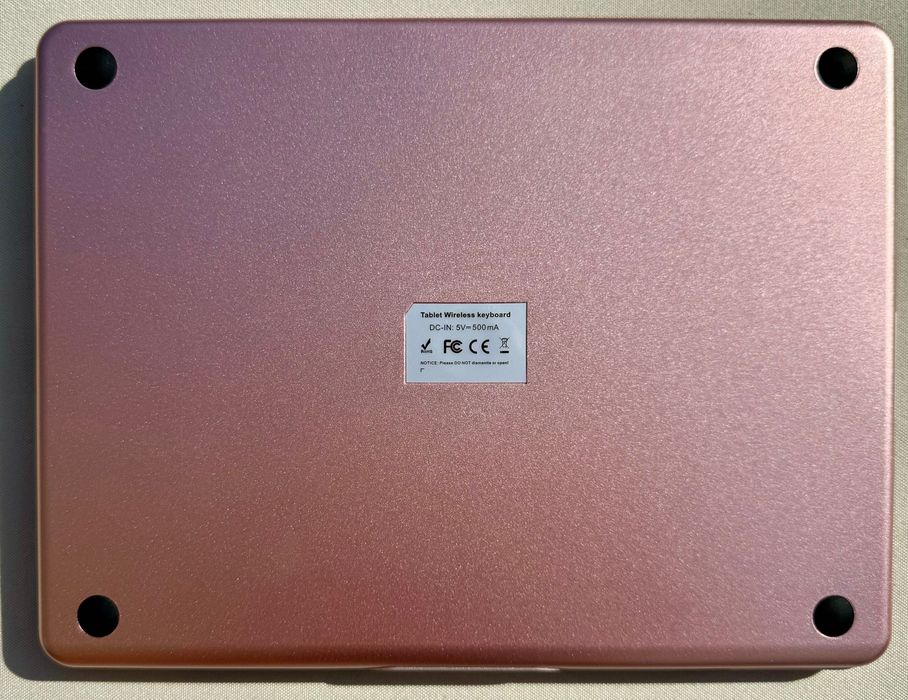 Etui z klawiaturą Geniocase do iPad Pro 11