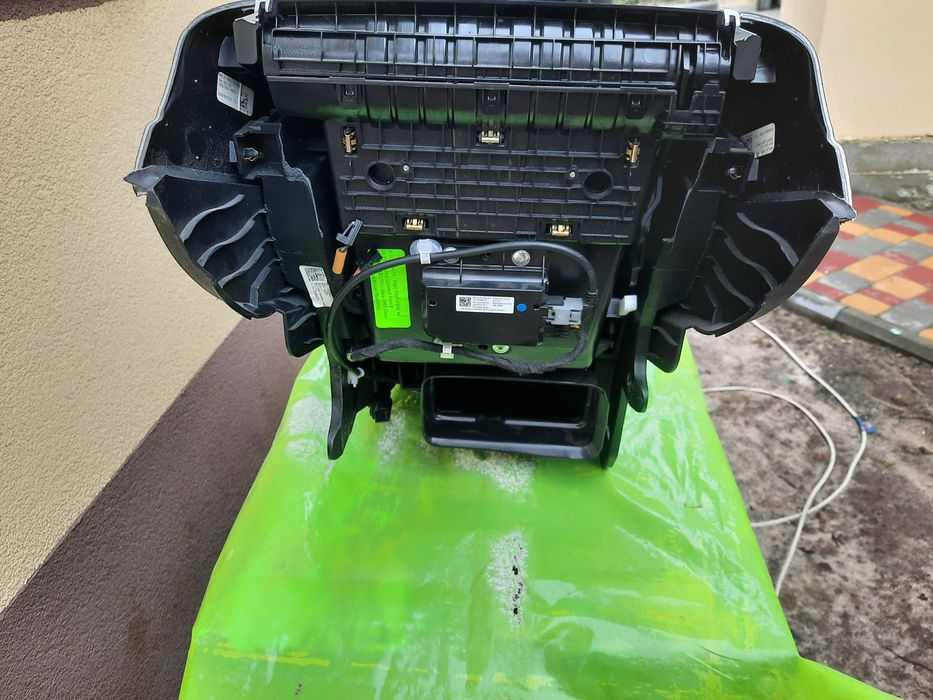 Центральная консоль Tesla Model 3.