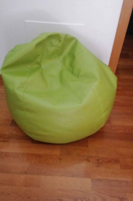 Puff pêra em pele verde