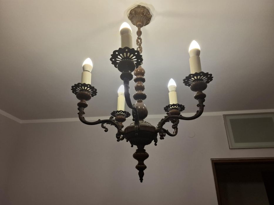 Mosiężny żyrandol pięcioramienny