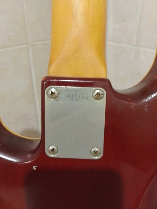 Tokai Hard Puncher VSB-80 1981 года, сделано в Японии, Cherry Burst
