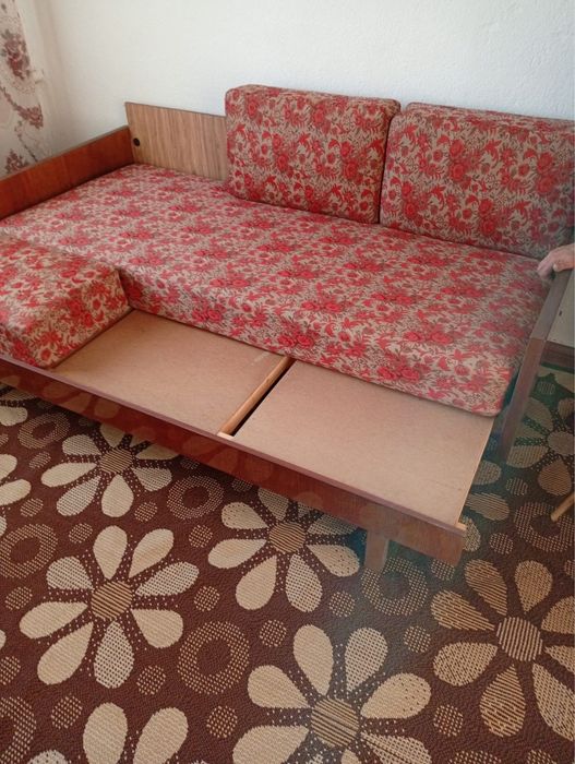 Продам  шафи ,стільці ,вішалку для речей  та дзеркало