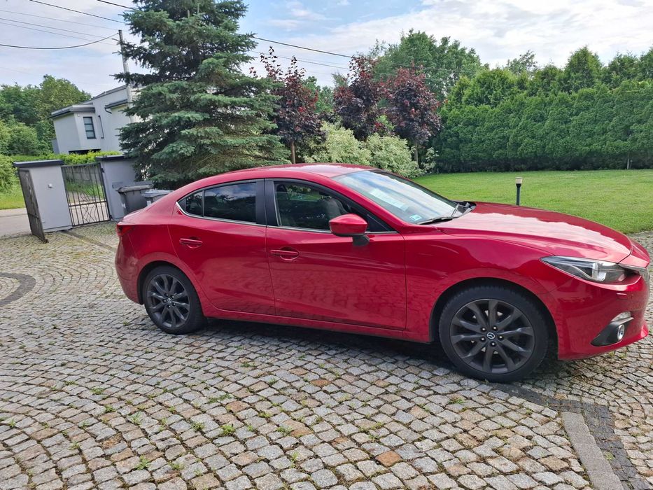 Samochód Mazda 3 benzyna  2.0 sedan
