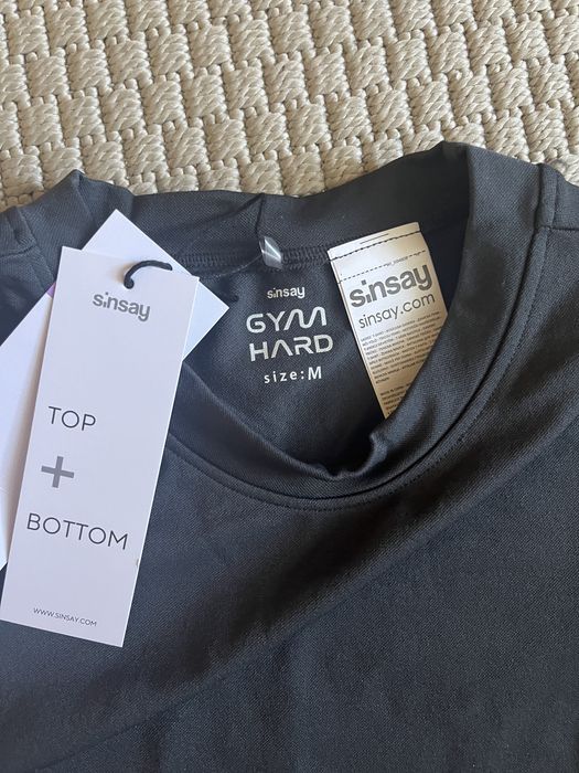 Спортивна футболка жіноча