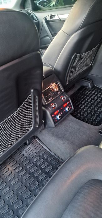 Автомобіль Ауді ку7