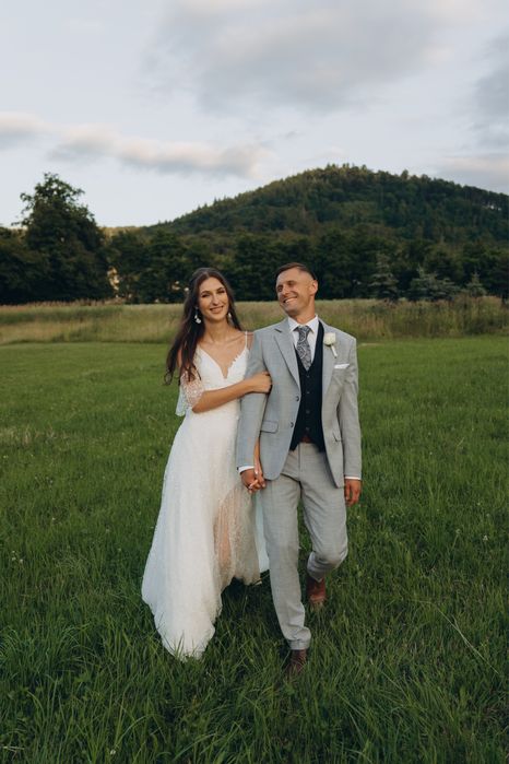 Suknia ślubna z salonu Classa z welonem