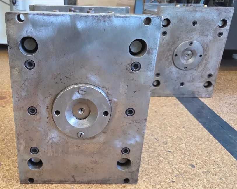 Forma wtryskowa (matryca) do produkcji nakrętek Ø66 mm, 4 gniazda