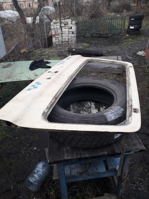 Продам двери и заднюю ляду на Газ 24- 02