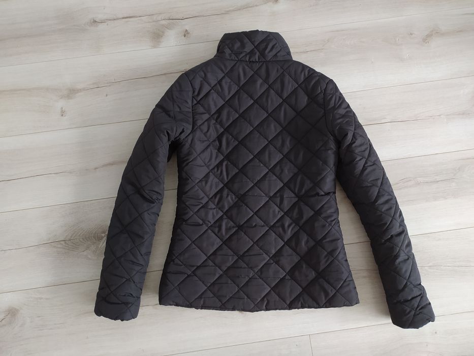 Czarna pikowana kurtka