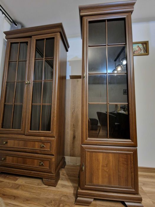 Dwie szafki na szkło