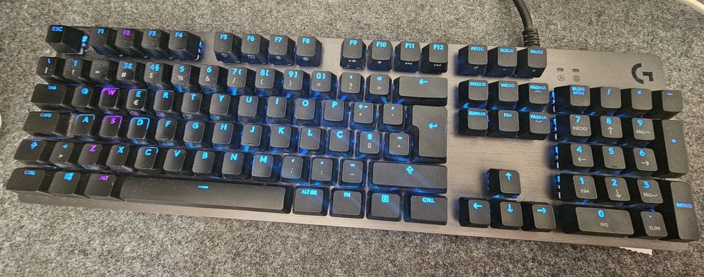 Teclado Mecânico Gamer Logitech G512.