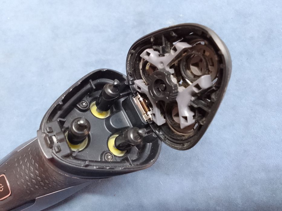 Электро бритва Philips series 1000