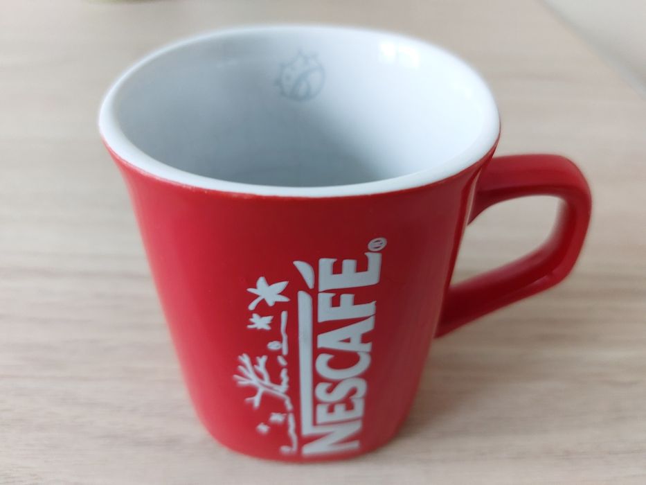 Kubek  NESCAFE 1/4 litra.