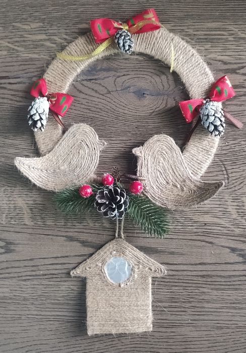 Новорічні різдвяні віночки на двері комод