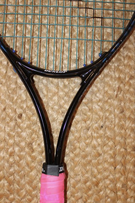 Raquete Dunlop azul e preta