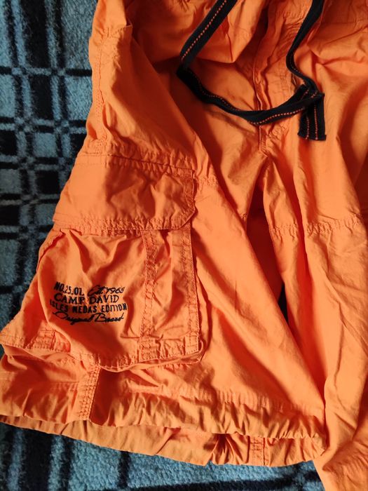 Spodnie krótkie Camp David roz XL.

Stan BDB.

długość całkowita: 64 c